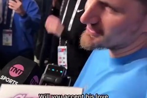 今天确实拥抱了！约基奇曾回应杨瀚森想亲他：下次我抱抱他~