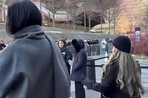 脸蛋完美的结合爸妈！非常漂亮的Natalia参加了CK时装秀